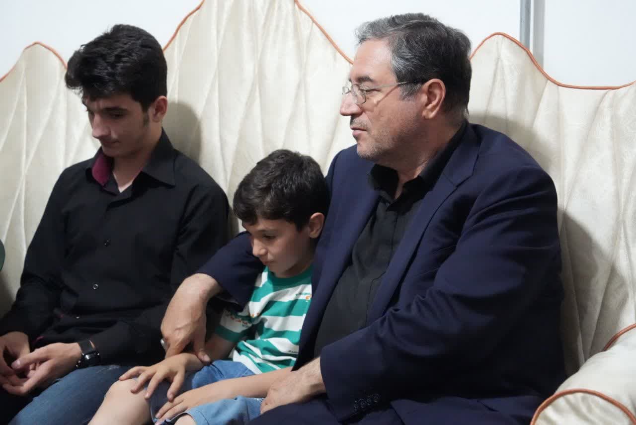 تکریم خانواده شهدای اقتدار ایران در ارومیه + تصاویر