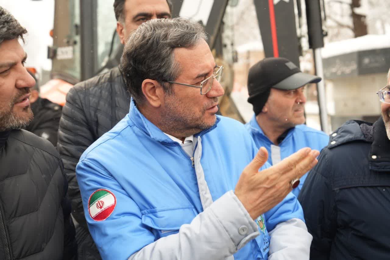 آلبوم تصویری / بازدید میدانی استاندار آذربایجانغربی از خدمترسانی در زمان بارش برف در سطح شهر ارومیه