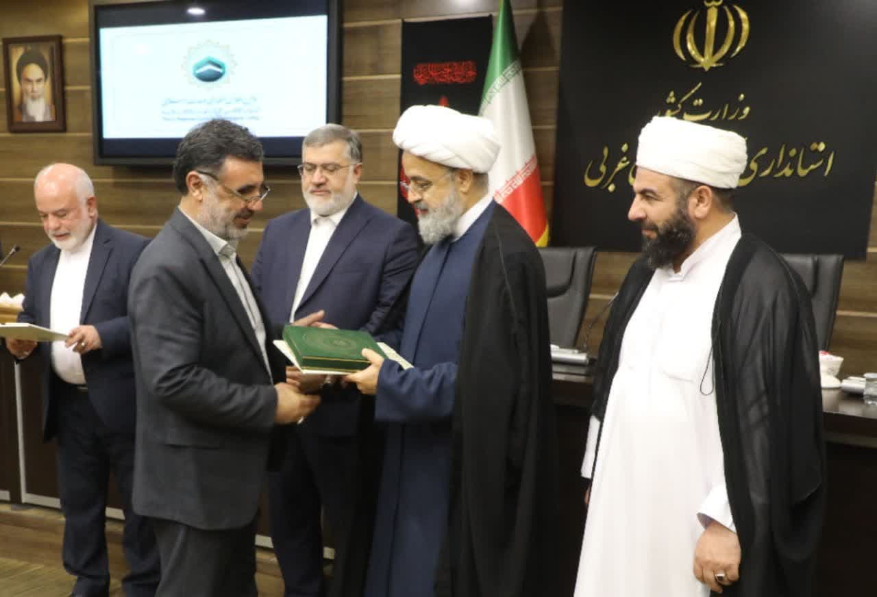 آلبوم تصویری / برگزاری آیین تجلیل از دست اندرکاران سومین اجلاس منطقهای وحدت اسلامی در ارومیه