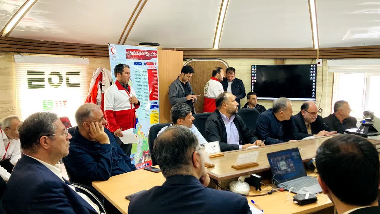 حضور استاندار آذربایجانغربی در مرکز کنترل و هماهنگى عملیات جمعیت هلالاحمر استان + تصاویر