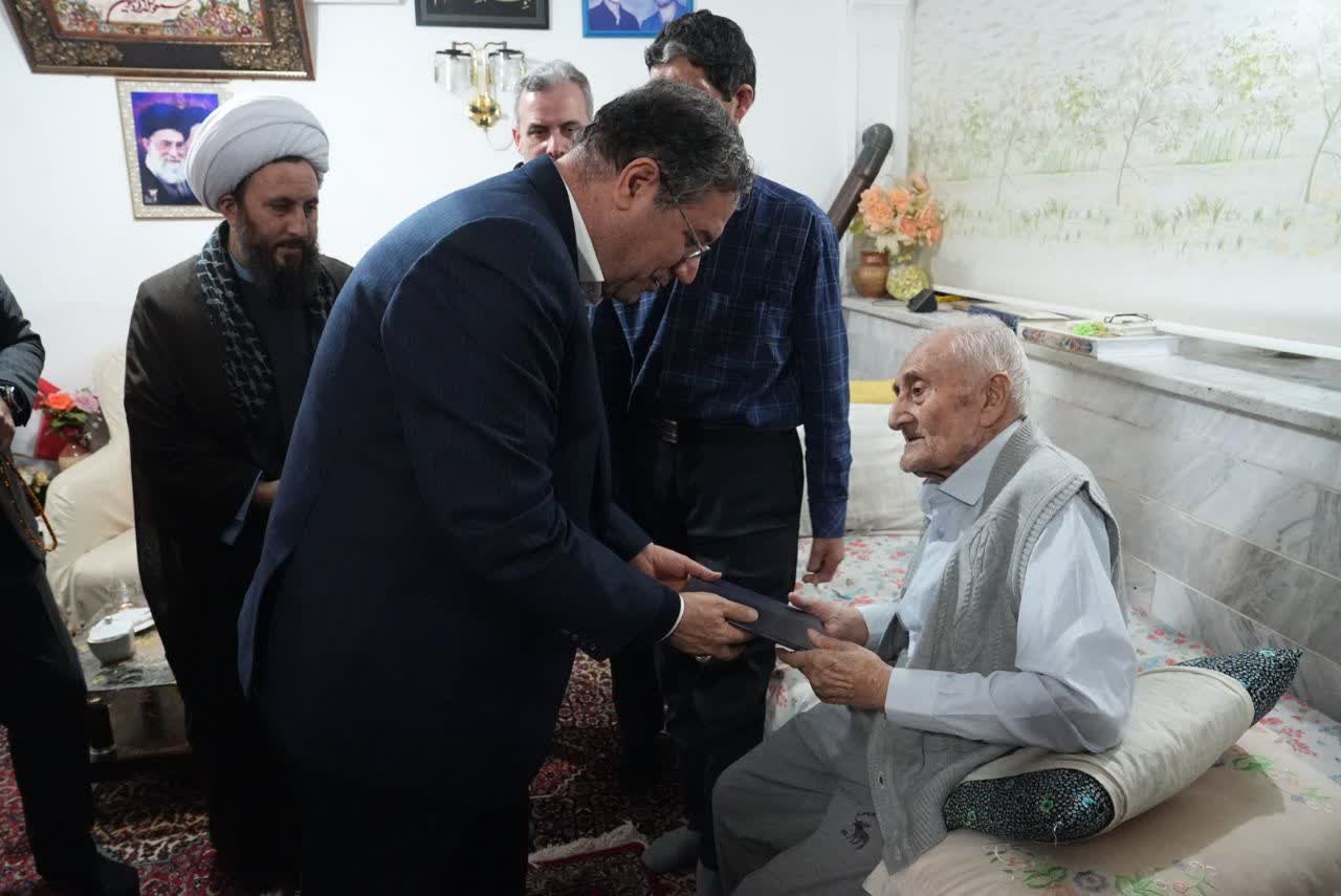 دیدار استاندار آذربایجان‌غربی با خانواده معظم شهیدان بهفر + تصاویر