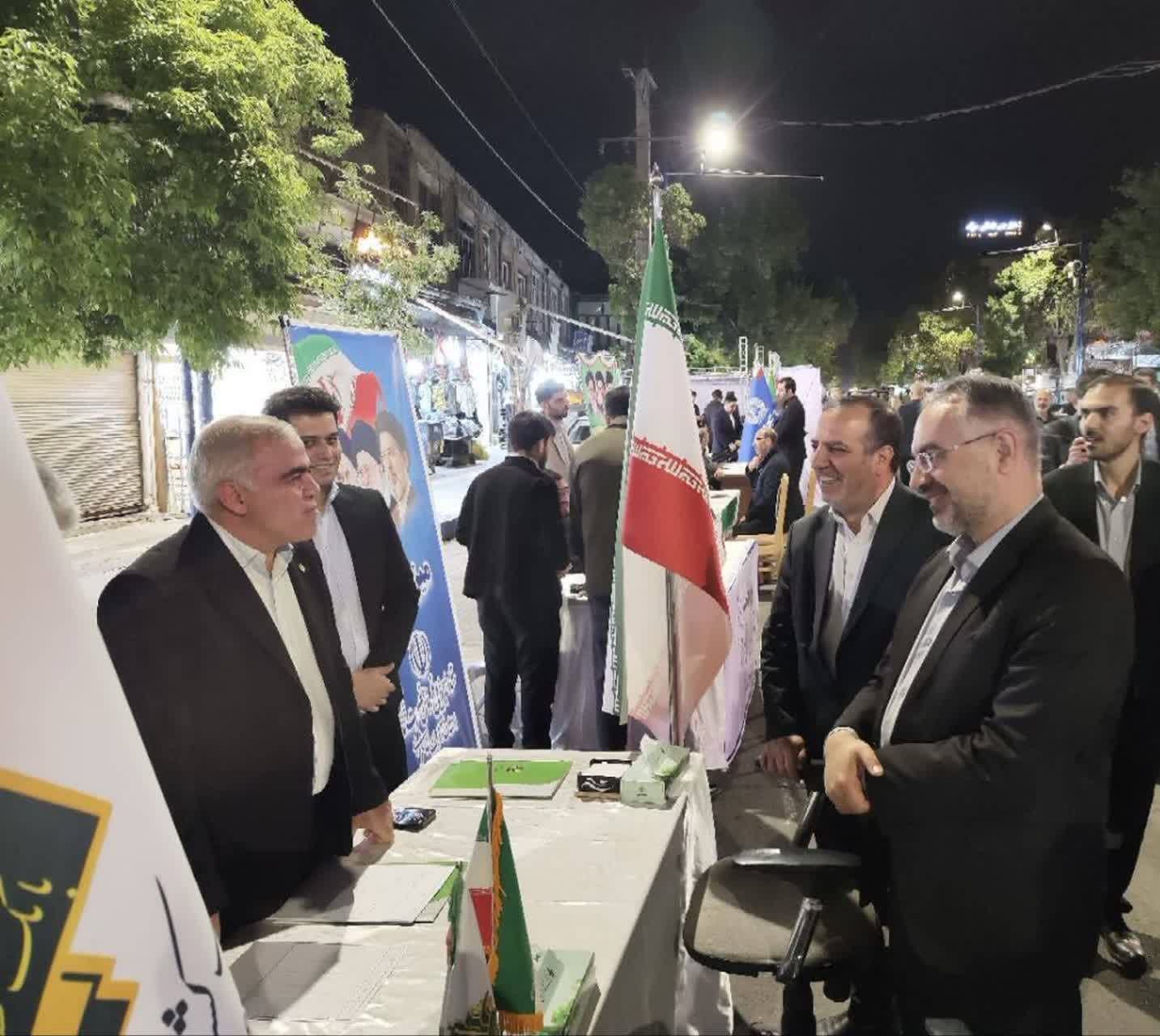 برپایی میز ارتباطات مردمی و اهتمام مدیران دستگاههای اجرایی بر خدمات رسانی به مردم ارومیه + تصاویر