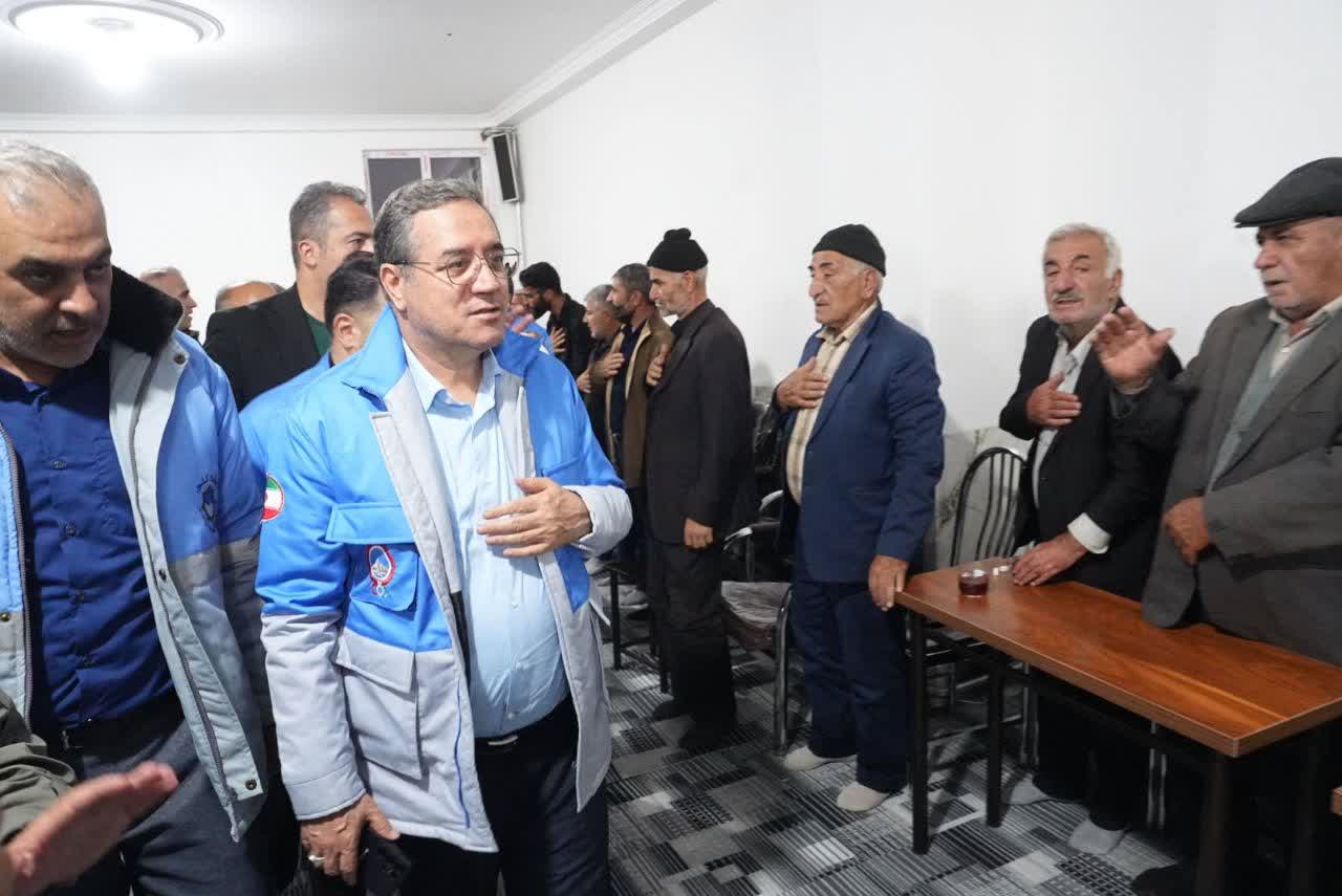 آلبوم تصویری / رحمانی از نزدیک پای درد دل روستاییان نشست