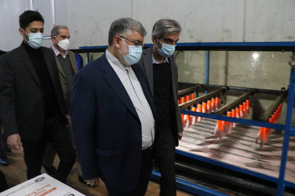 بازدید محمدصادق معتمدیان، استاندار آذربایجان غربی از شرکت دستکش حریر ایران در ارومیه