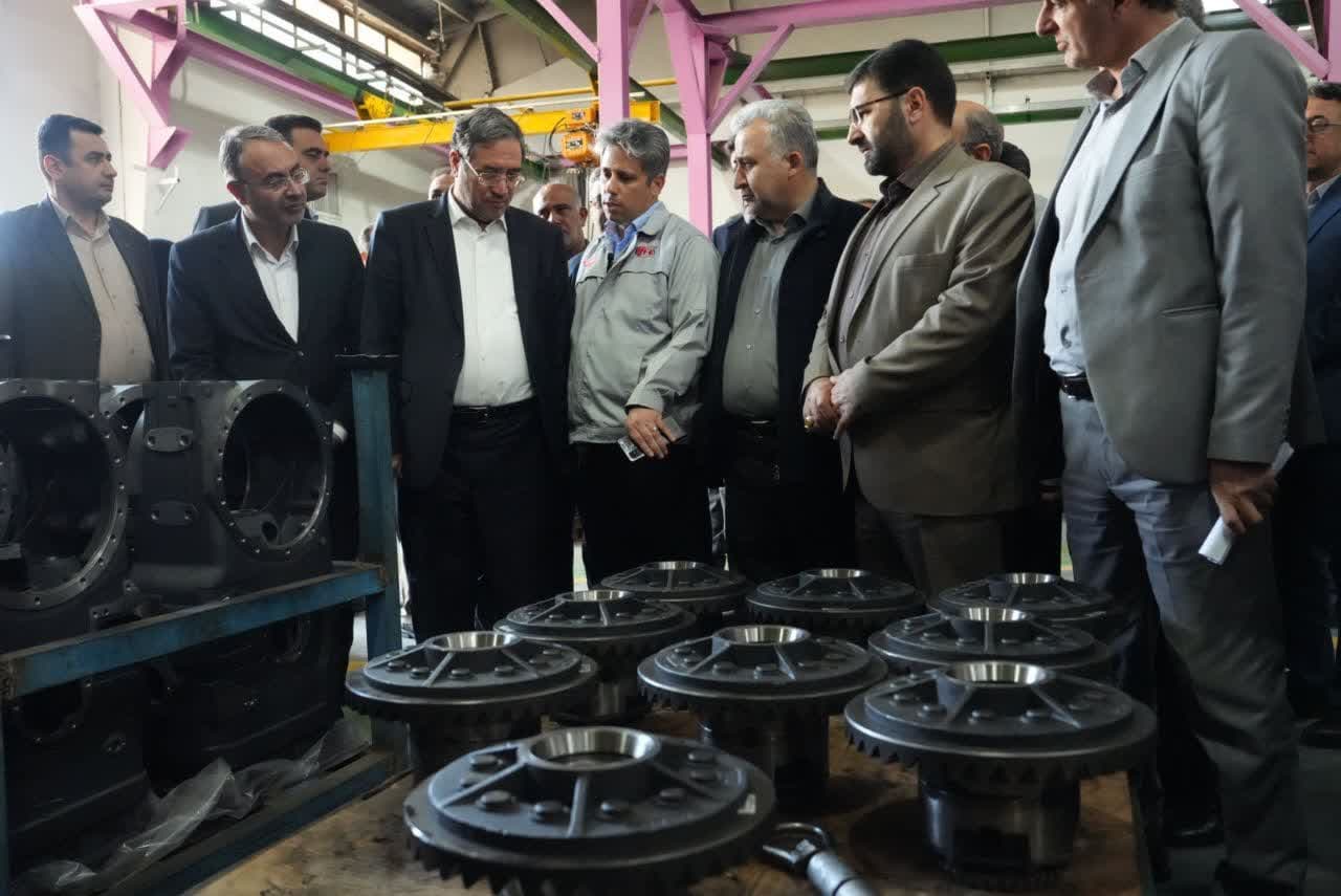 بازدید استاندار آذربایجانغربی از بخشهای مختلف شرکت تراکتورسازی ارومیه + تصاویر