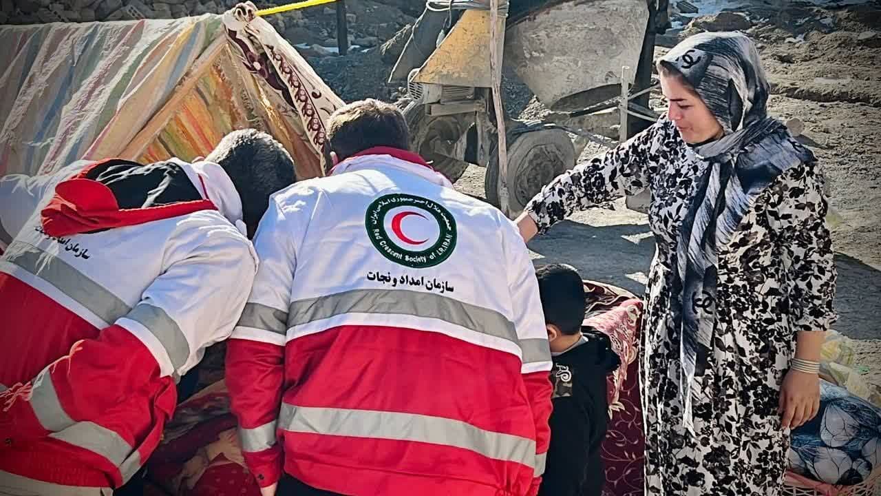 آلبوم تصویری / تداوم امدادرسانی جمعیت هلال احمر آذربایجان غربی در مناطق زلزله زده شهرستان خوی