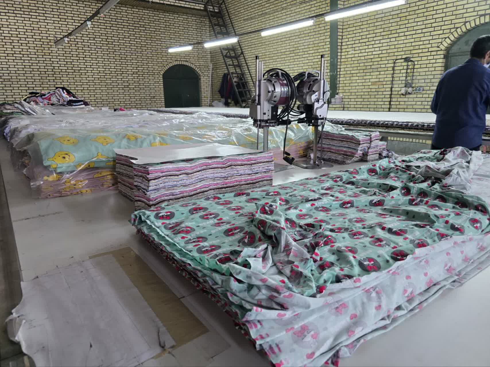 بازدید استاندار آذربایجان‌غربی از واحد تولیدی گونش کتان در ماکو