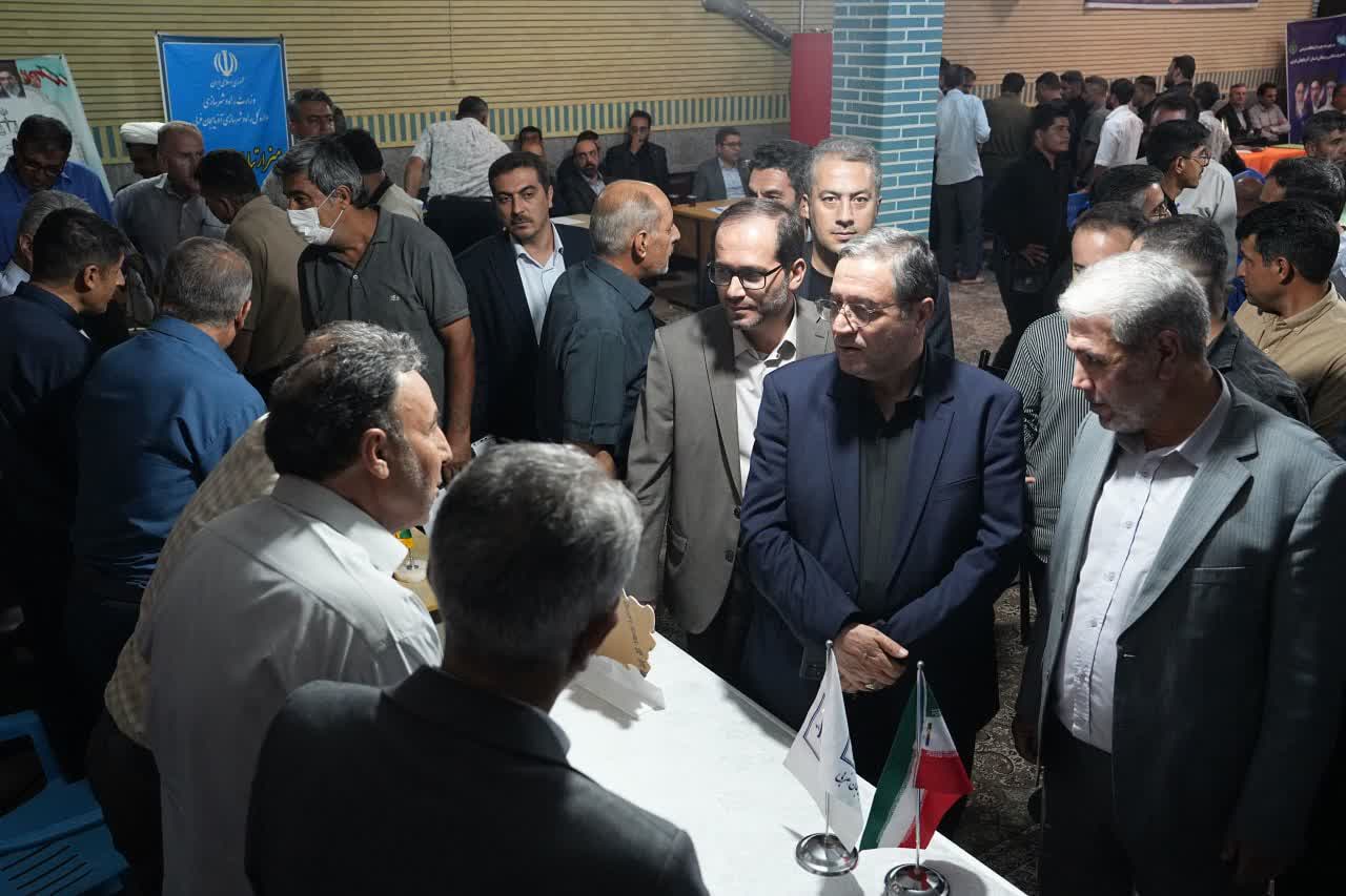 استاندار آذربایجانغربی پای صحبتهای اهالی نوشینشهر ارومیه نشست + تصاویر