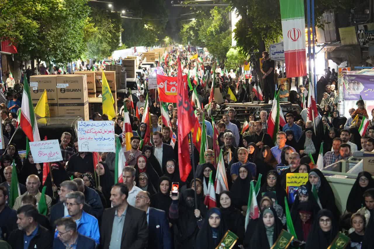 اعزام کاروان لوازم خانگی به آسیبدیدگان جنگ رمضان در آذربایجانغربی
