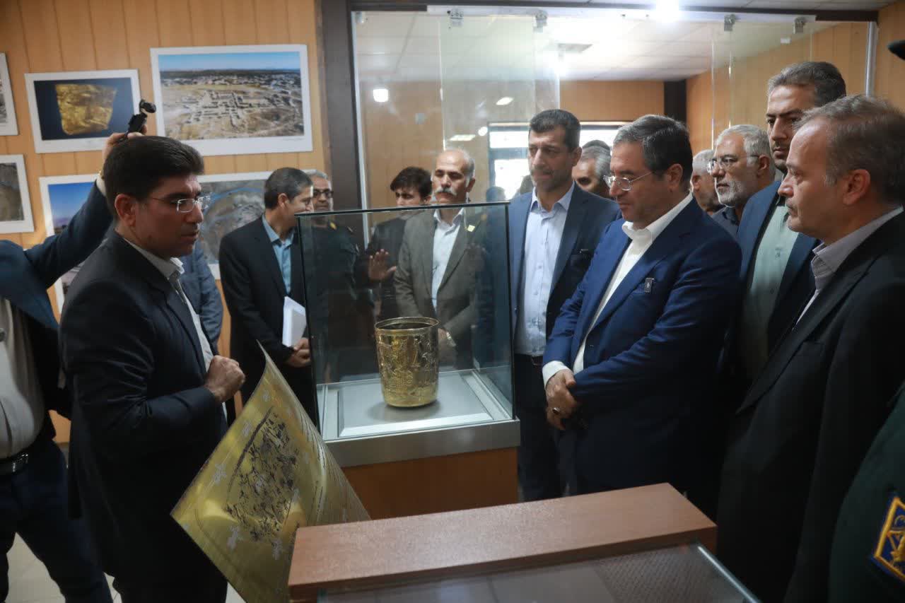 بازدید استاندار آذربایجانغربی از تپه تاریخی حسنلو نقده + تصاویر