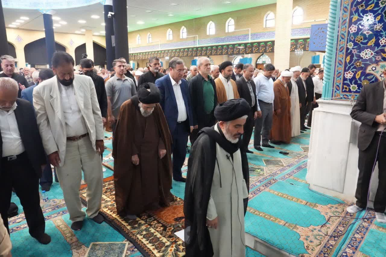 حضور رئیسجمهور در نماز جمعه ارومیه + تصاویر