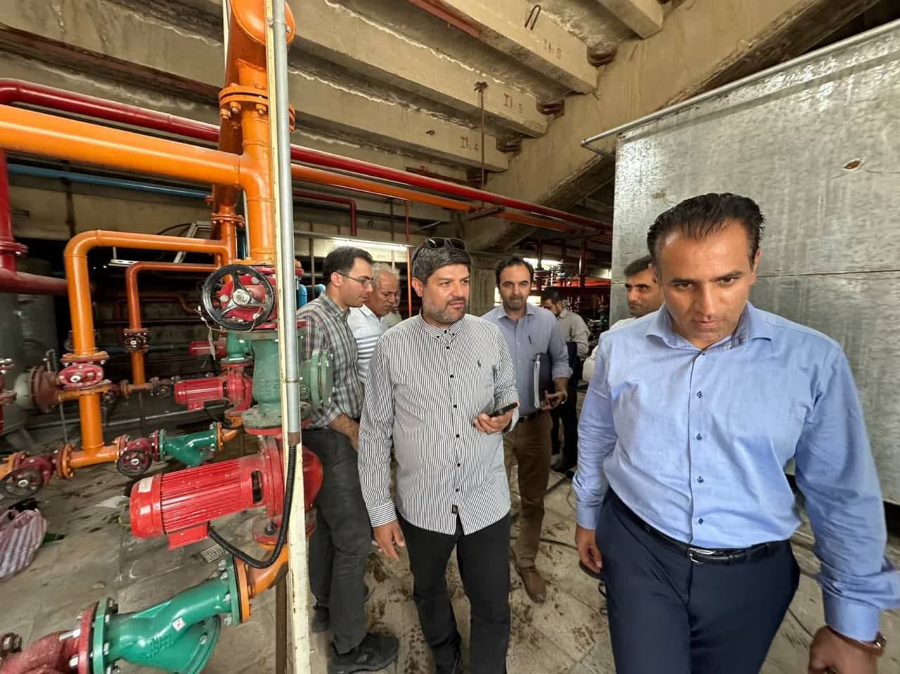 بازدید معاون هماهنگی امور عمرانی استاندار آذربایجانغربی از ورزشگاه 15 هزار نفری شهید باکری ارومیه + تصاویر