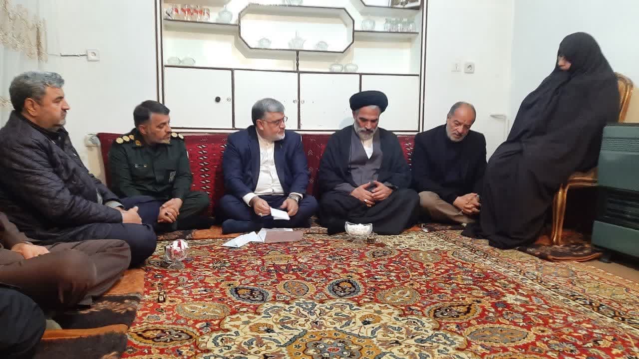 آلبوم تصویری / دیدار استاندار آذربایجانغربی با خانواده شهید رحیم صحابی
