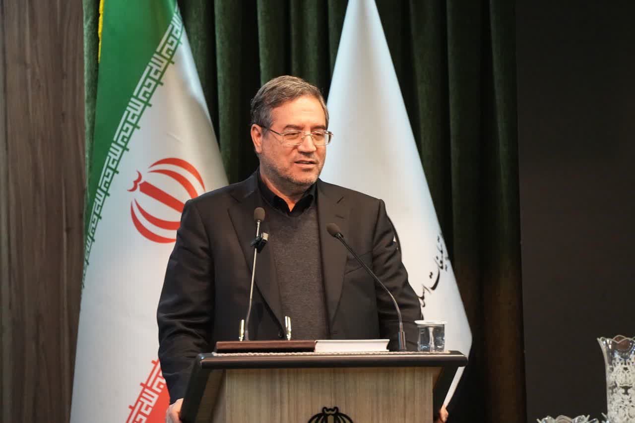 برگزاری آیین تبیین طرح زندگی با آیهها و رونمایی از 10 هزار جلد قرآن کریم در ارومیه + تصاویر