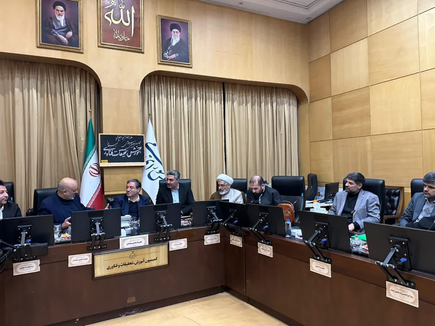 برگزاری نشست مشترک استاندار آذربایجان‌غربی با اعضای کمیسیون آموزش، تحقیقات و فناوری مجلس