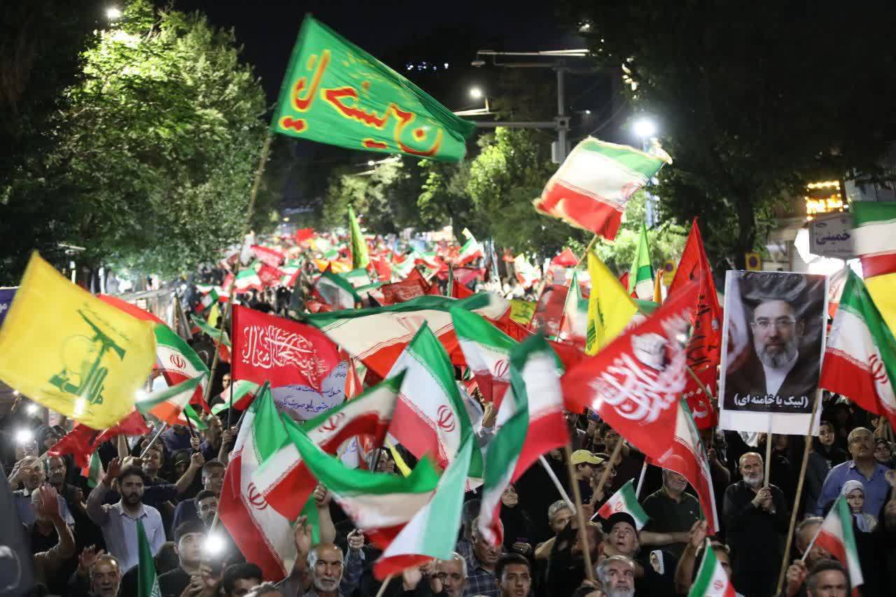 نمود غیرت، صلابت و ایستادگی غیور مردان و زنان وطندوست ارومیهای