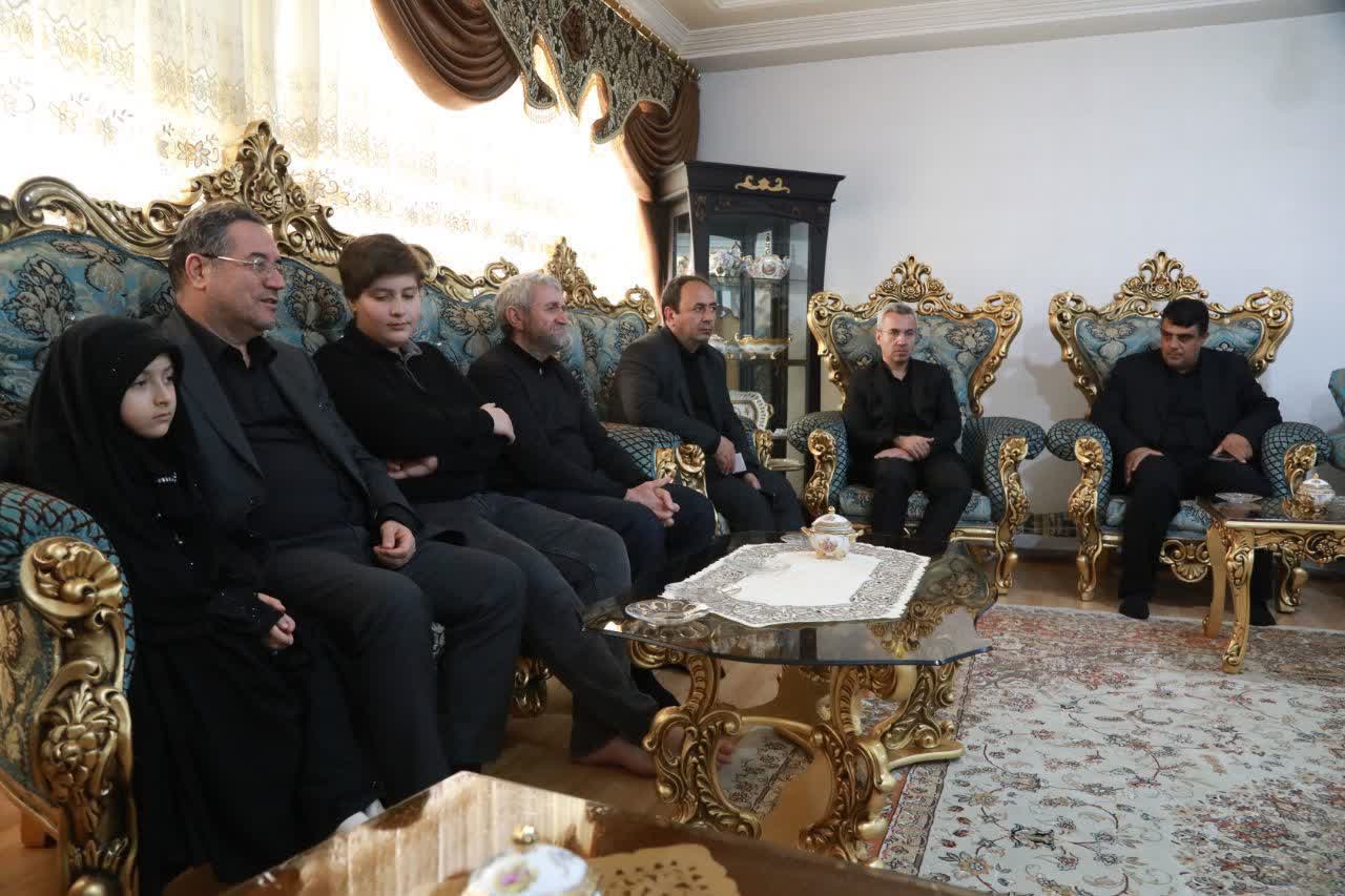 دیدار استاندار آذربایجان‌غربی با خانواده شهیدان علیپور و عبادی در ارومیه + تصاویر