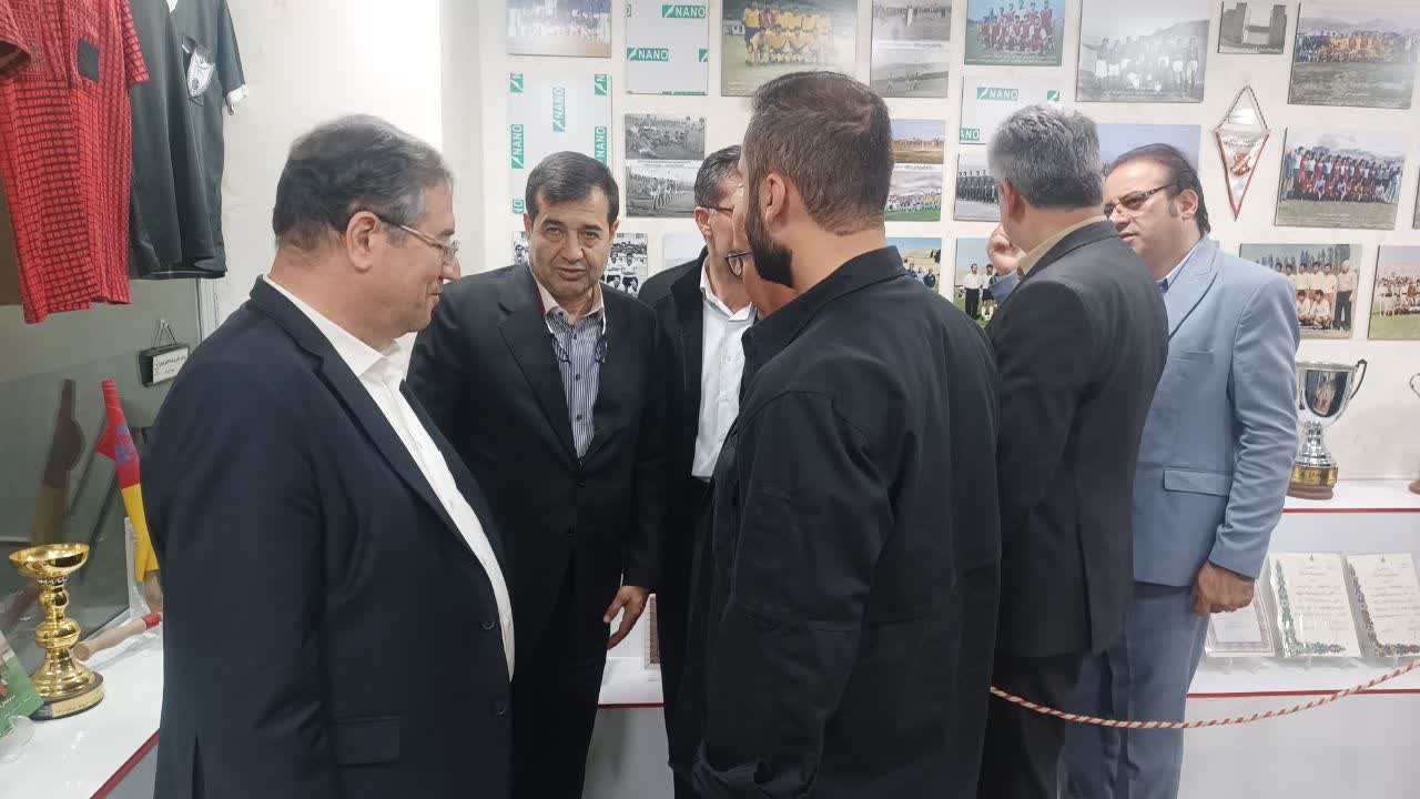 بازدید وزیر ورزش و جوانان و استاندار آذربایجانغربی از ورزشگاه آزادی مهاباد + تصاویر