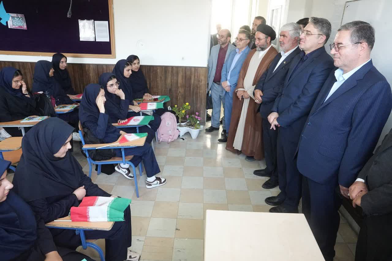 زنگ مهر در آذربایجانغربی با گرامیداشت شهدای دانشآموز به صدا درآمد + تصاویر