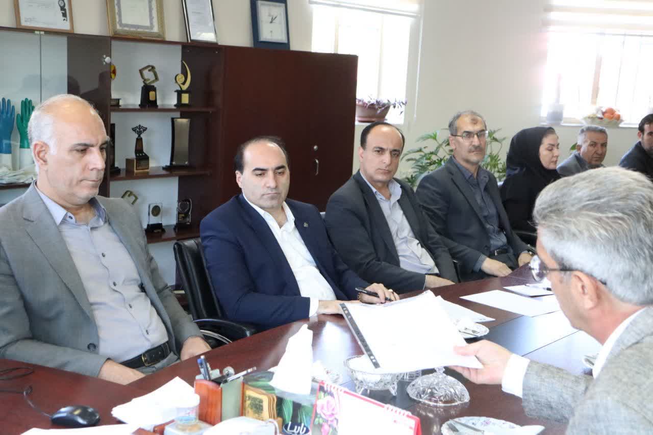 بازدید معاون استاندار آذربایجانغربی از مجموعه دستکش حریر ایران در ارومیه