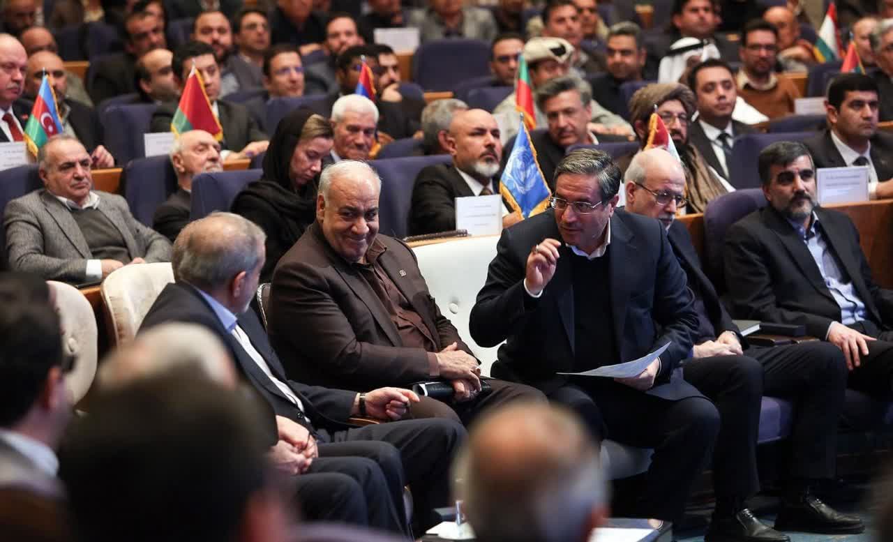 برگزاری همایش فرصت‌های سرمایه‌گذاری راه‌گذرهای ریلی و جاده‌ای + تصاویر