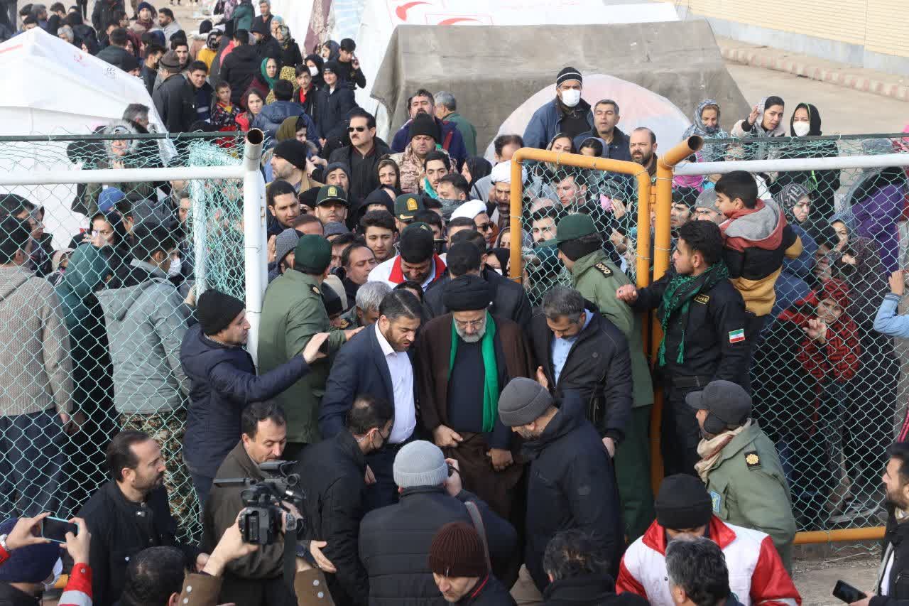آلبوم تصویری / بازدید رئیس جمهور از روند اسکان اضطراری و برخی از مناطق زلزلهزده شهرستان خوی
