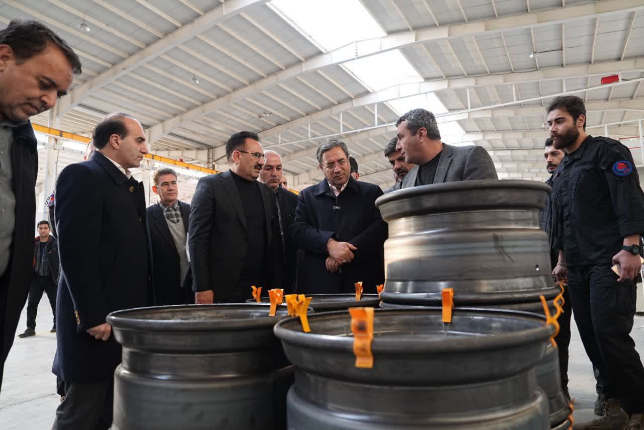 بازدید استاندار آذربایجان‌غربی از کارخانه فیلپا در ارومیه + تصاویر