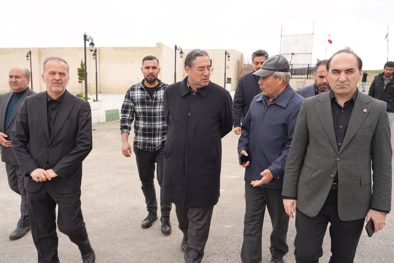 بازدید استاندار آذربایجان‌غربی از واحد تولیدی آسیب‌دیده از جنگ تحمیلی در شهرستان نقده + تصاویر