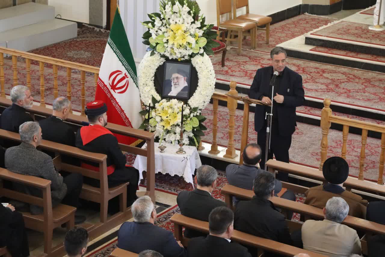 برگزاری مراسم چهلمین روز شهادت رهبر معظم انقلاب در کلیسای کاتولیک آشوری و کلدانی ارومیه + تصاویر