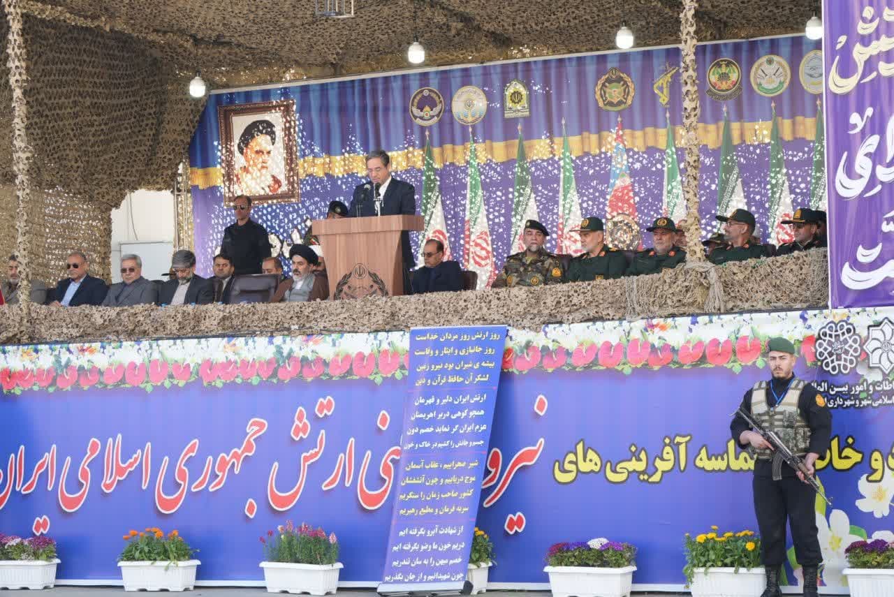 آلبوم تصویری / حضور استاندار آذربایجانغربی در مراسم رژه نیروهای مسلح استان به مناسبت روز ارتش