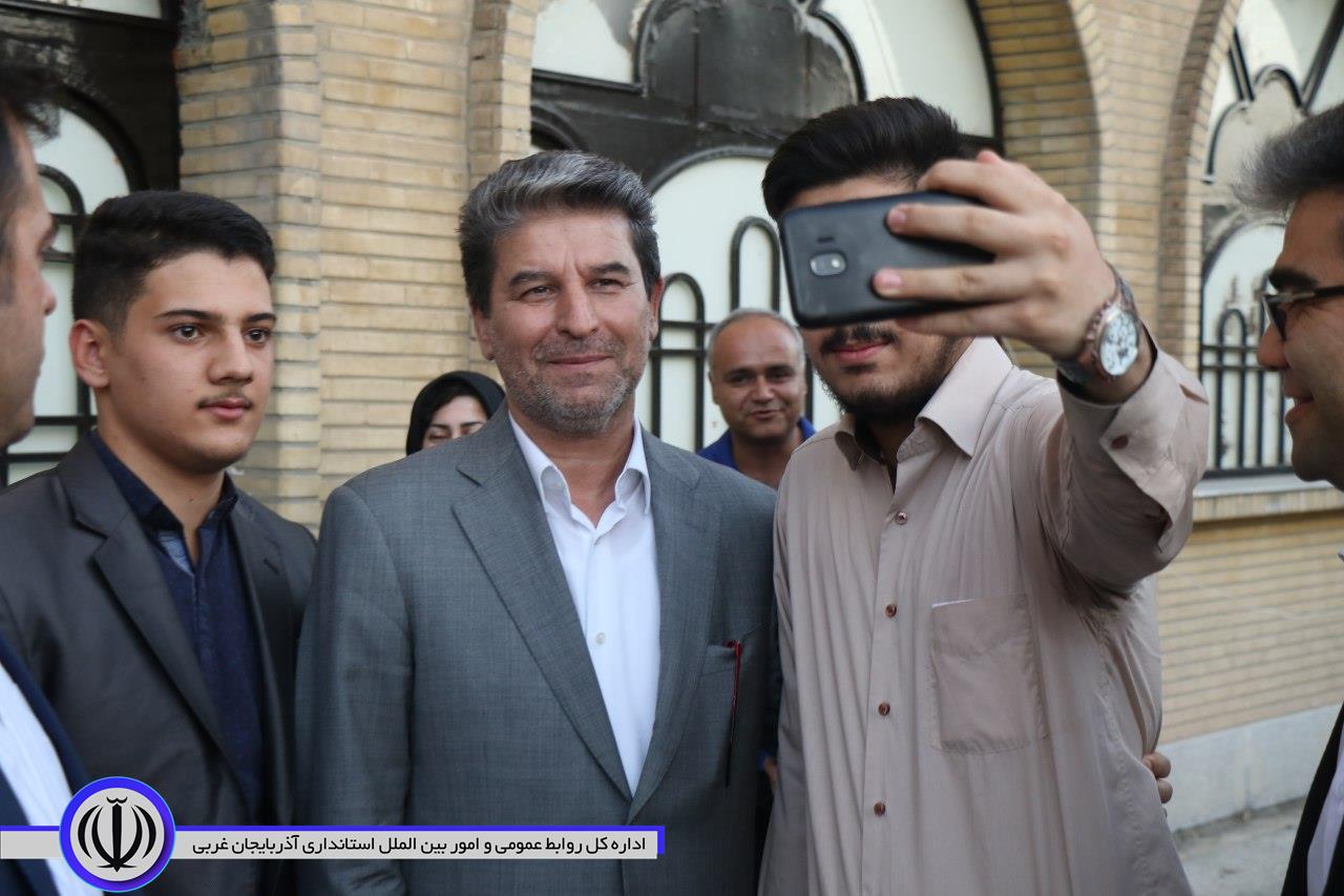 شاعران و سخن سرایان آگاه بسترساز تقویت وحدت ملی و انتقال دهنده والاترین ارزشهای انسانی به نسل های آینده هستند