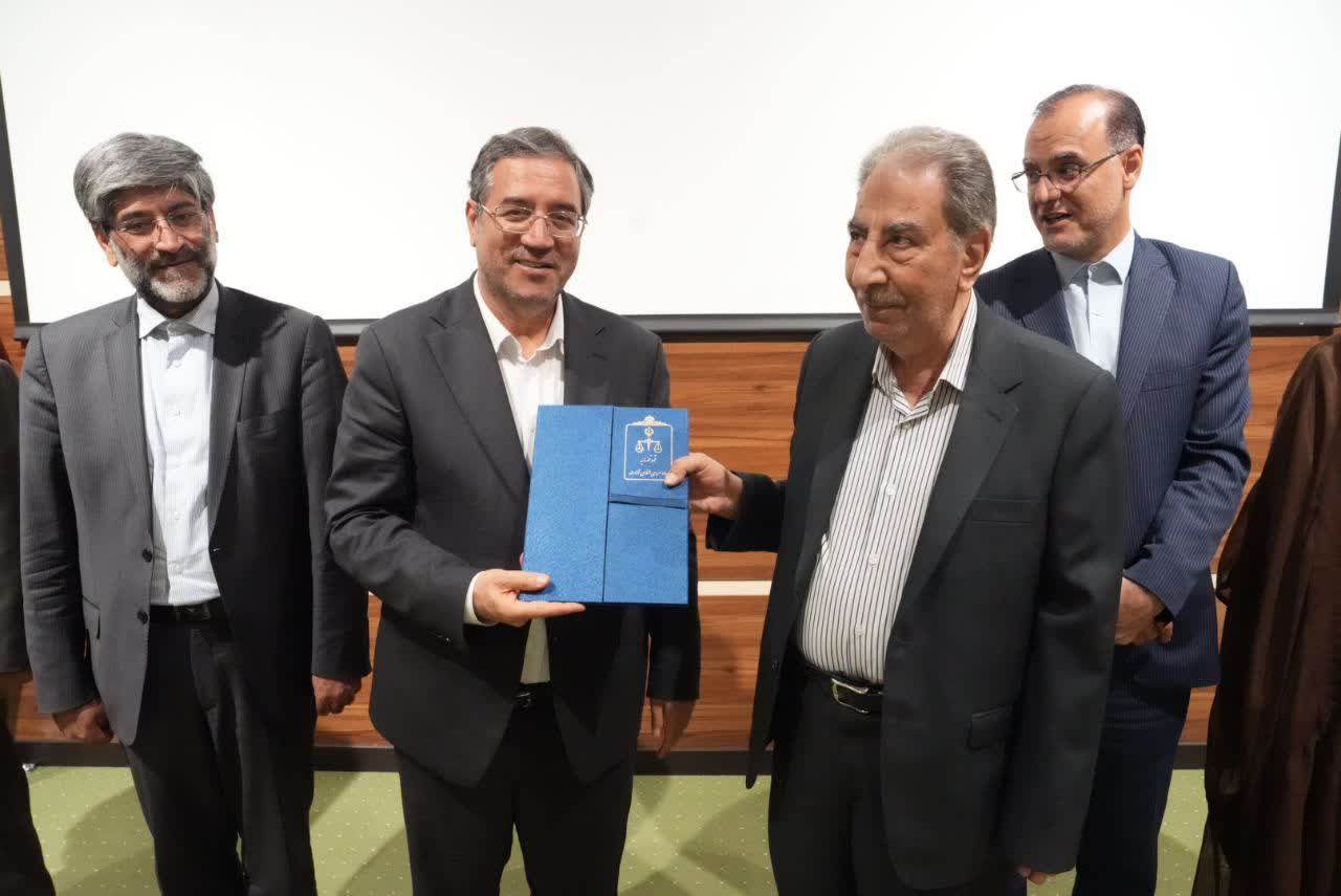 تجلیل از قضات و کارکنان نمونه دادگستری آذربایجانغربی + تصاویر