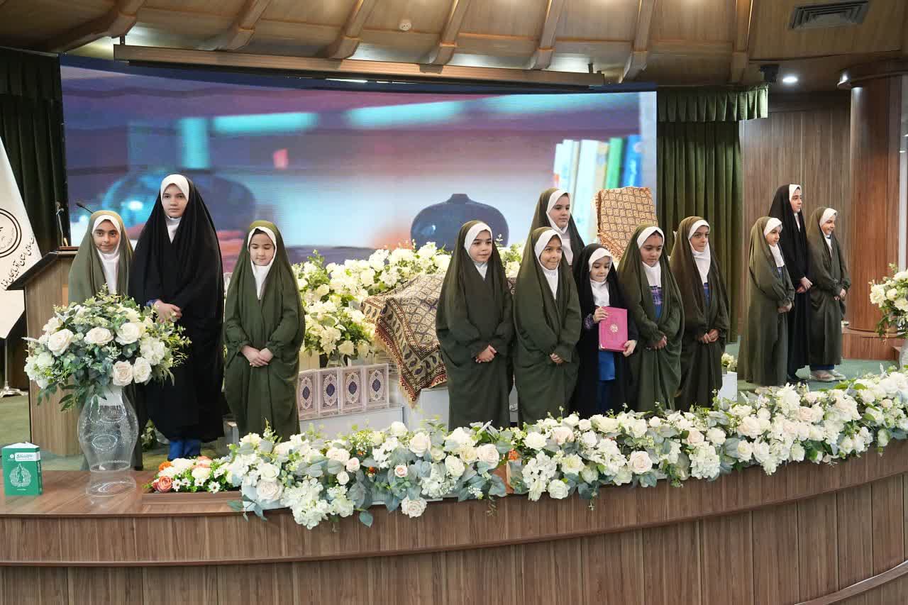 برگزاری آیین تبیین طرح زندگی با آیهها و رونمایی از 10 هزار جلد قرآن کریم در ارومیه + تصاویر