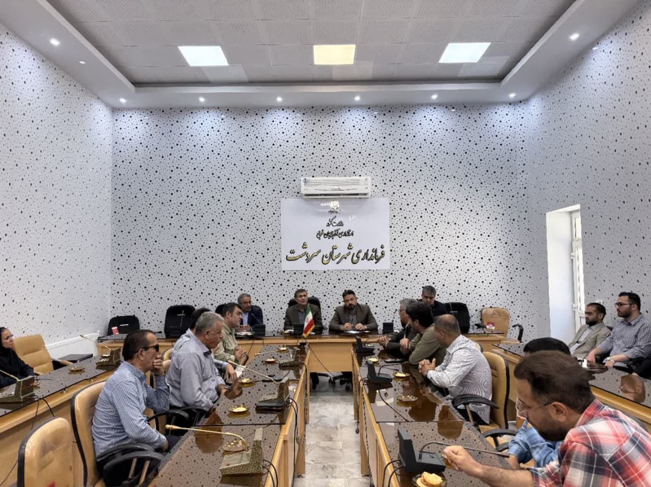 دیدار معاون توسعه مدیریت و منابع استاندار آذربایجانغربی با کارکنان فرمانداری سردشت + تصاویر