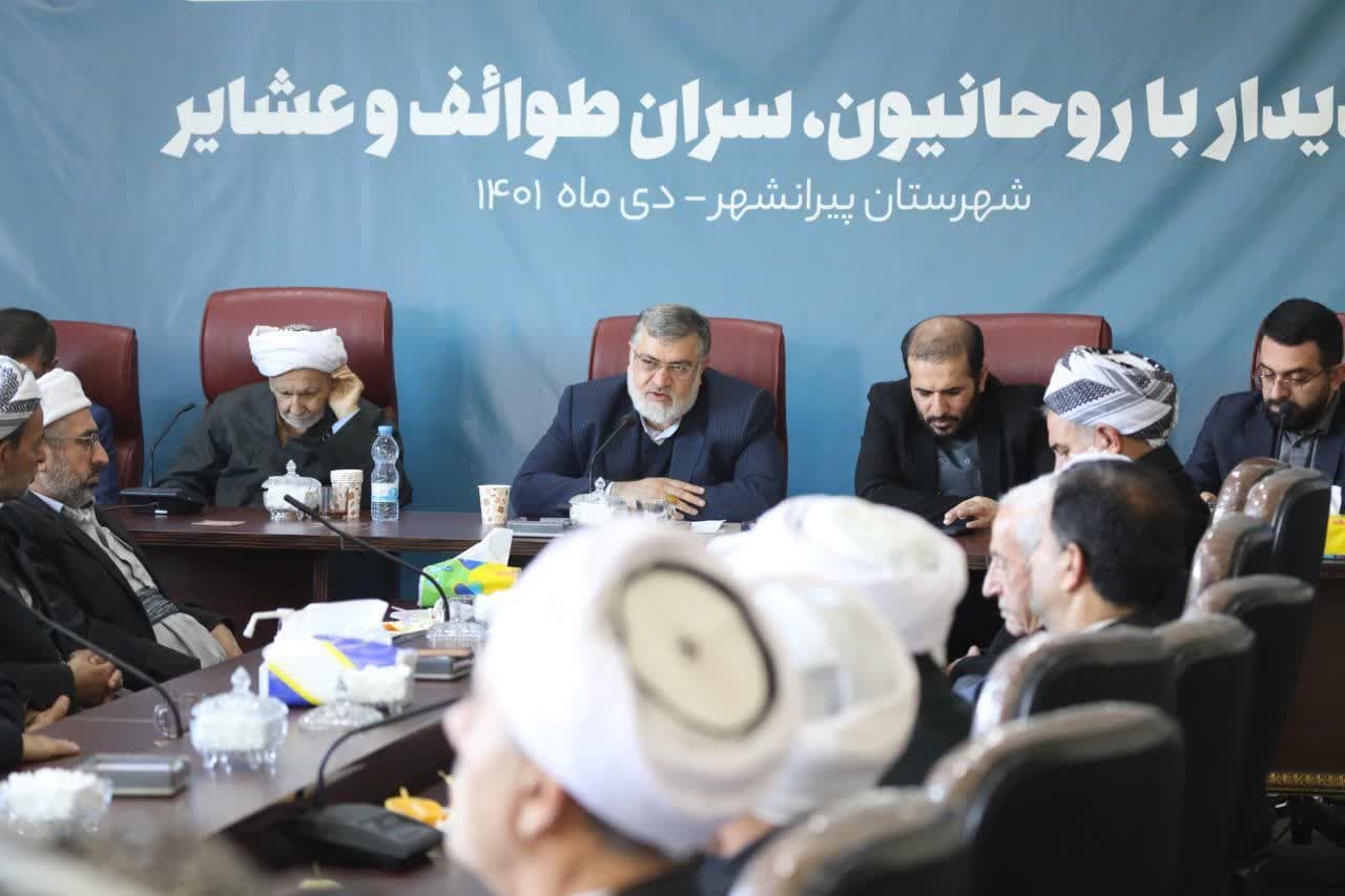 آلبوم تصویری / دیدار استاندار آذربایجانغربی با جمعی از روحانیون، سران طوایف و عشایر شهرستان پیرانشهر