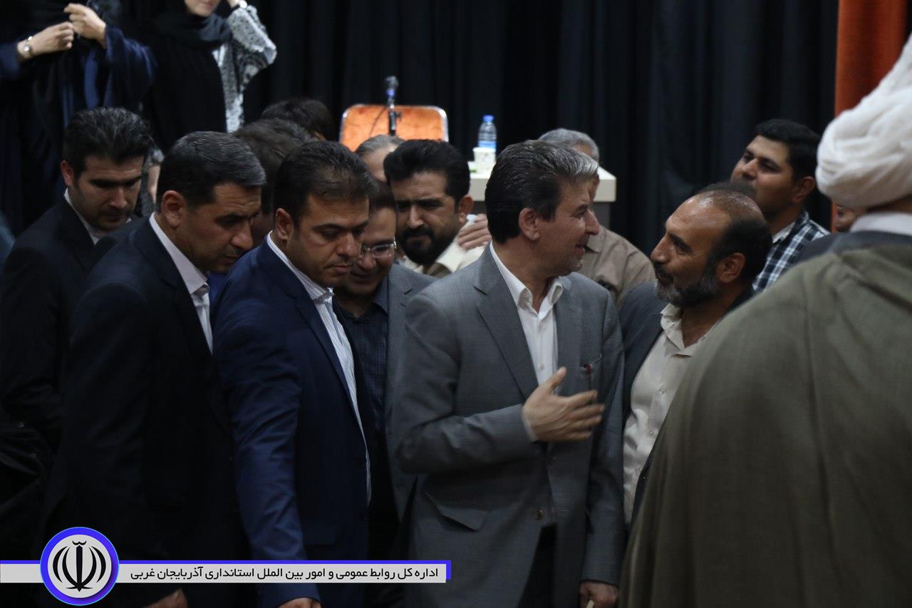 شاعران و سخن سرایان آگاه بسترساز تقویت وحدت ملی و انتقال دهنده والاترین ارزشهای انسانی به نسل های آینده هستند