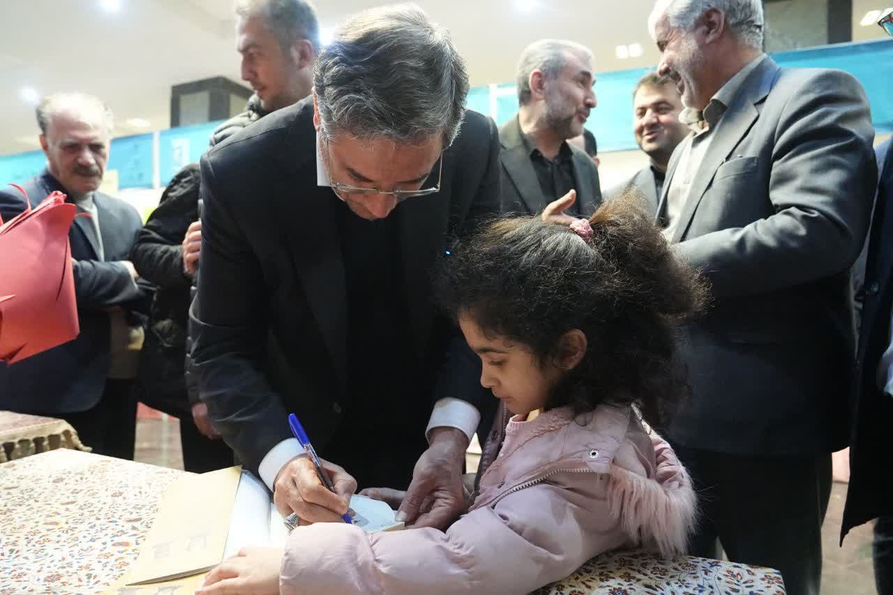 بازدید استاندار آذربایجان‌غربی از نمایشگاه سراسری کتاب ارومیه + تصاویر