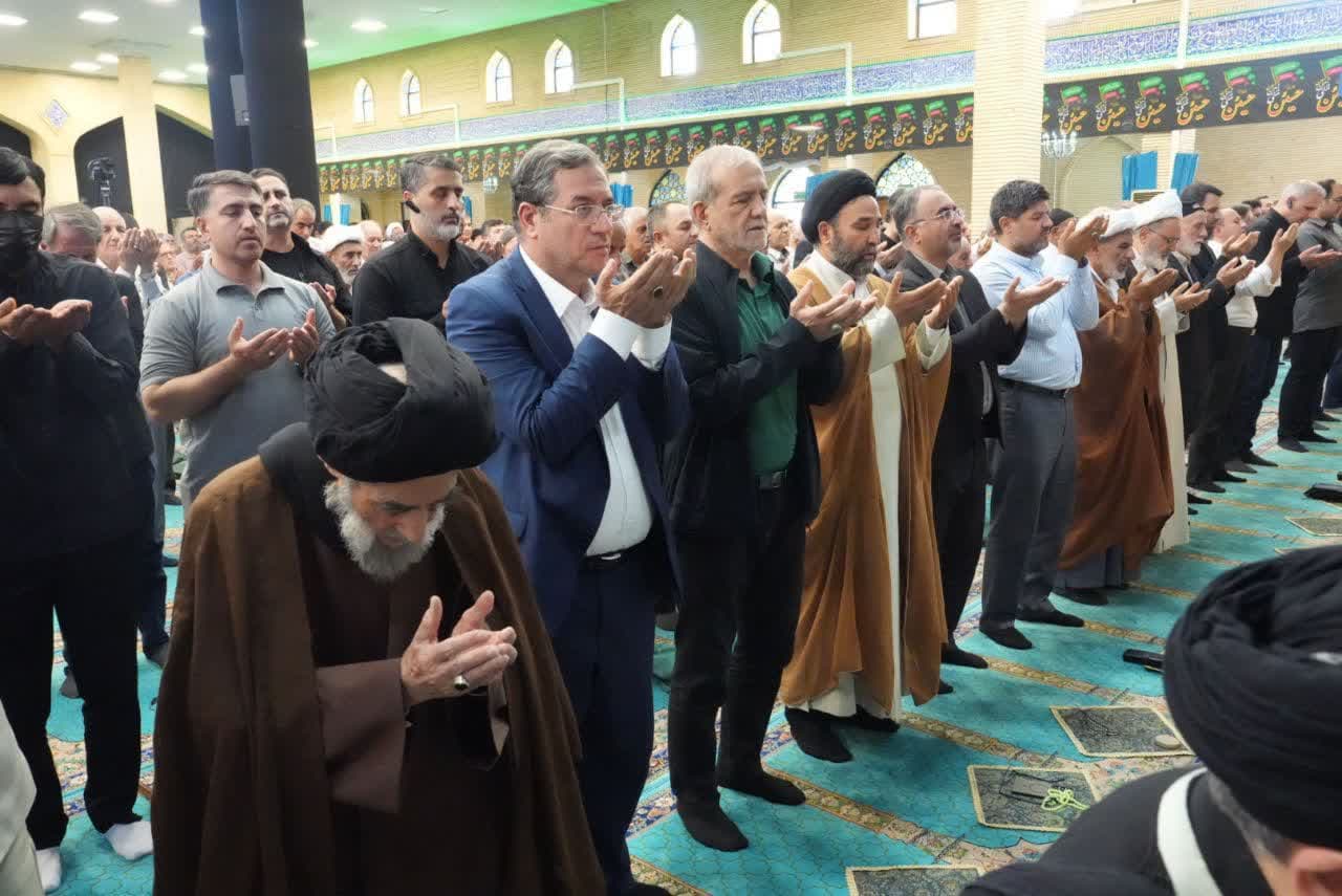 حضور رئیسجمهور در نماز جمعه ارومیه + تصاویر