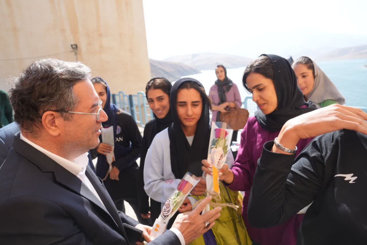 بازدید وزیر ورزش و جوانان از اردوی تیم ملی روئینگ بانوان در ارومیه + تصاویر