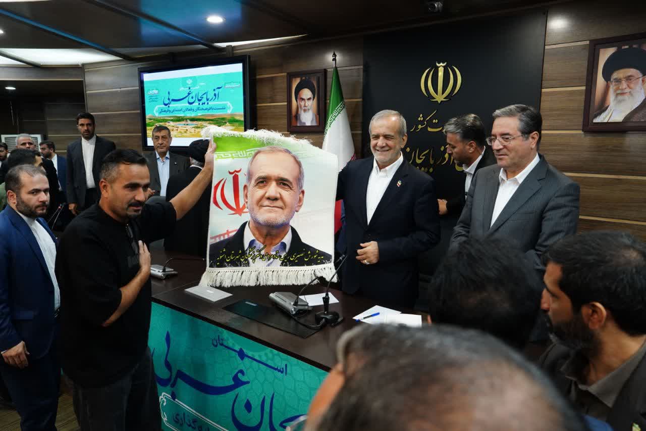 آلبوم تصویری / برگزاری نشست فرهیختگان و فعالان سیاسی، اجتماعی و فرهنگی آذربایجانغربی