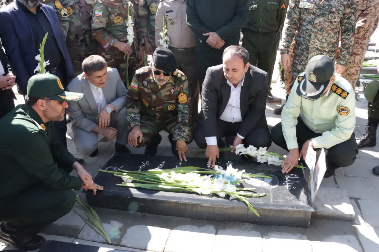 آلبوم تصویری / برگزاری مراسم میهمانی لالهها، عطرافشانی و گلباران مزار شهدا در ارومیه