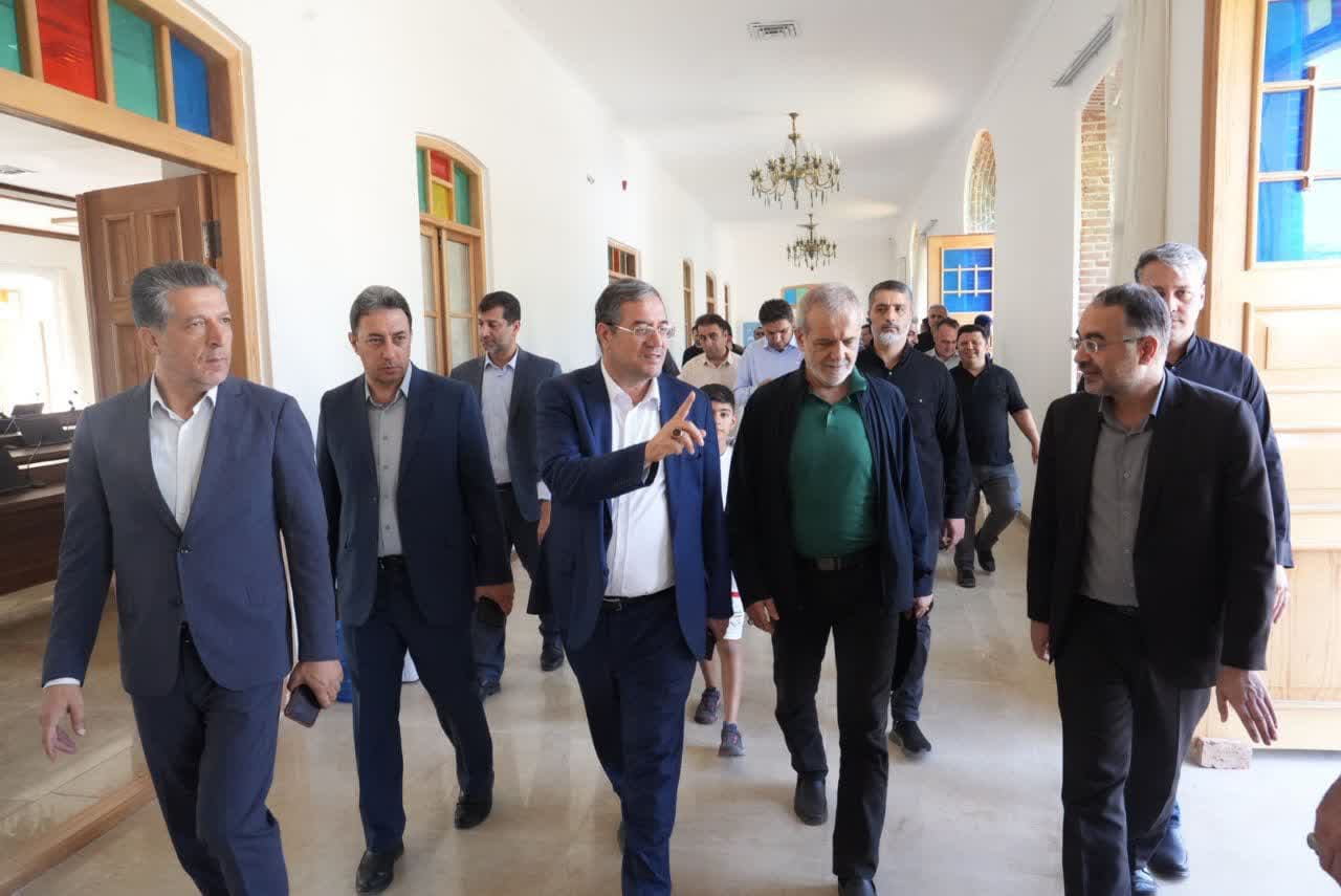 بازدید رئیسجمهور از مرکز خدمات سرمایهگذاری آذربایجانغربی + تصاویر