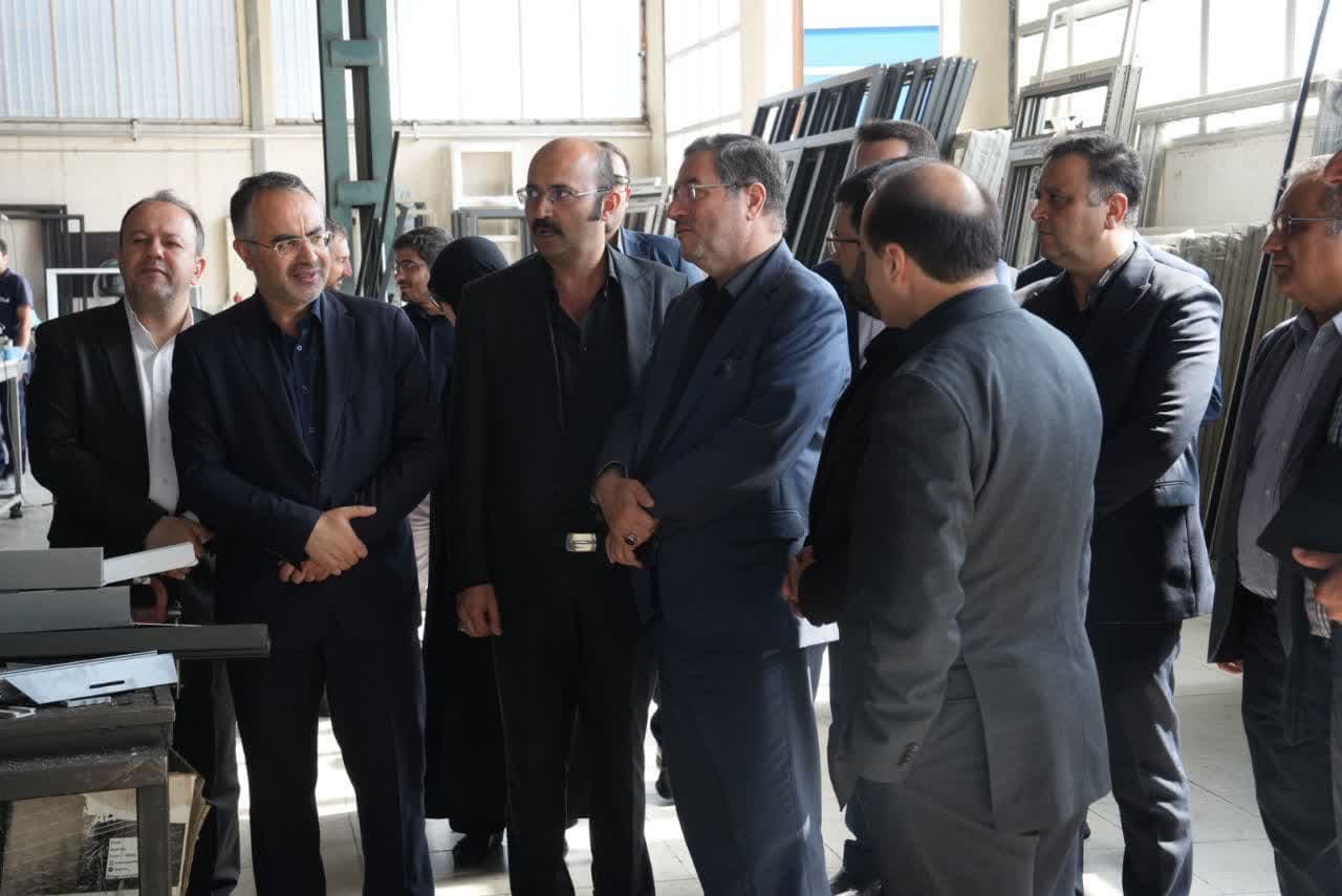 بازدید استاندار آذربایجانغربی از کارخانه اروم آلیاژ + تصاویر