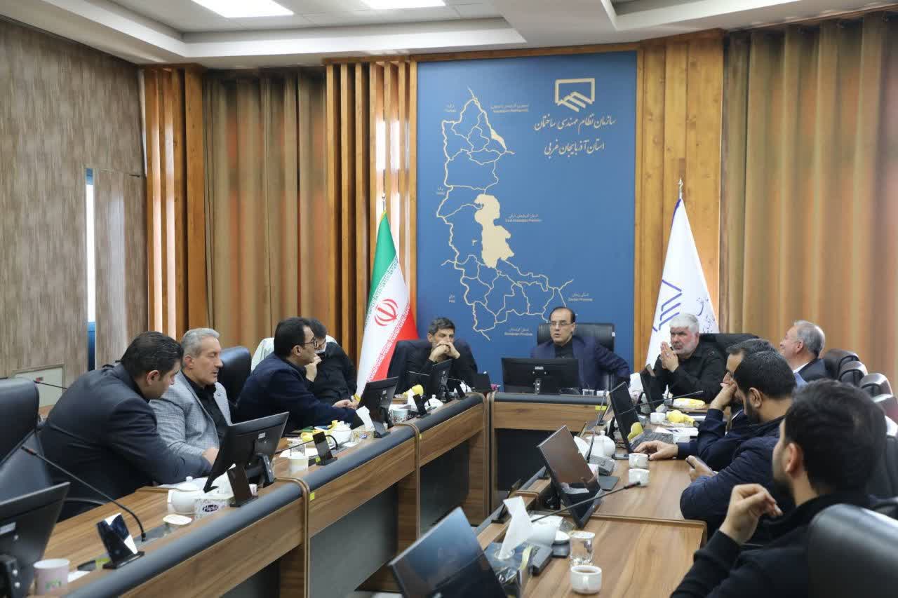 برگزاری جلسه بررسی طرح‌های توسعه میدان میوه و تره‌بار ارومیه