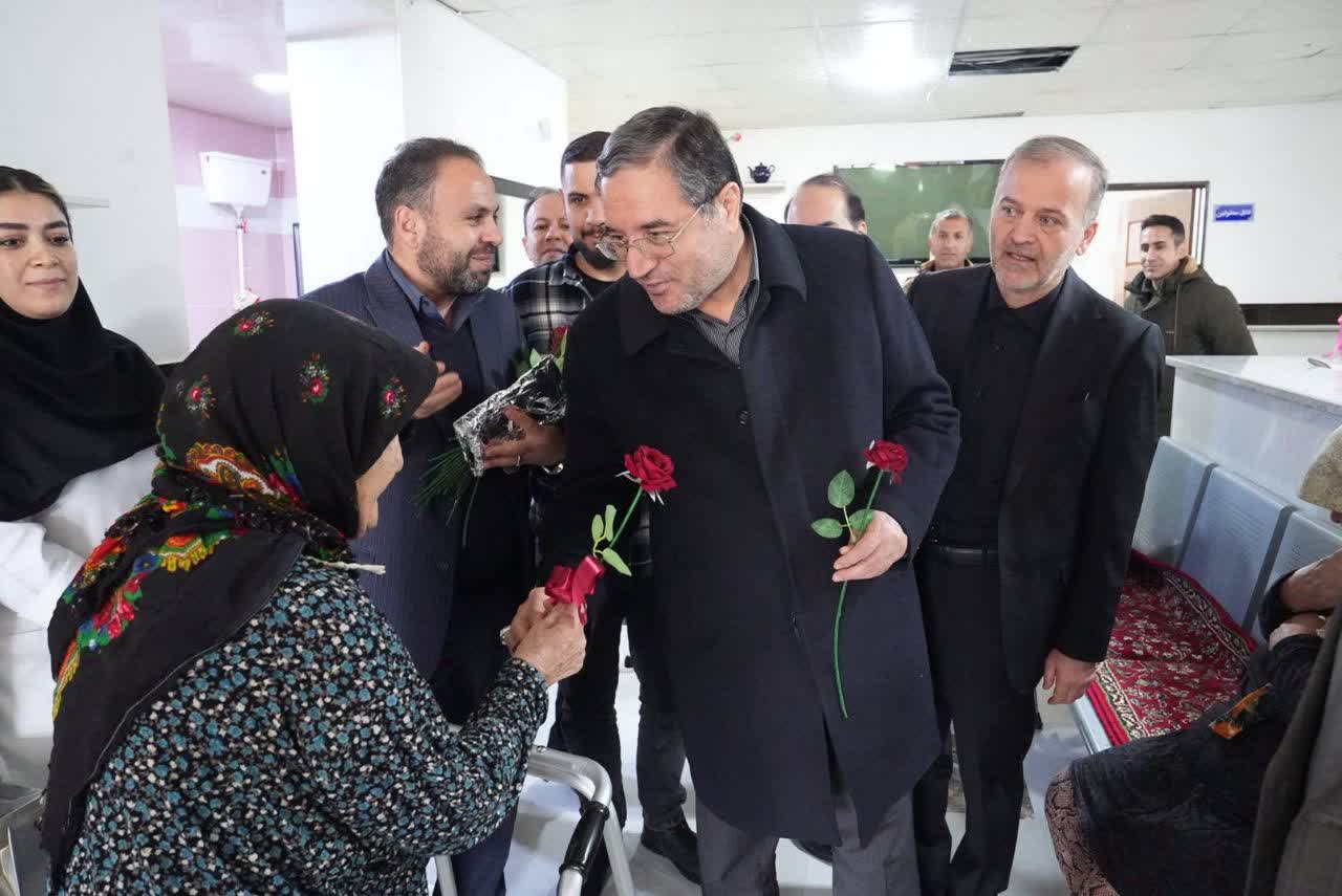 دیدار استاندار آذربایجان‌غربی با مادران سالمند در شهرستان نقده + تصاویر