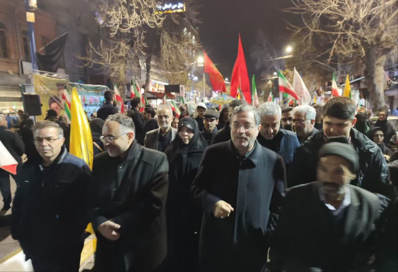 تداوم برگزاری تجمعات شبانه مردم و مسئولان در ارومیه + تصاویر