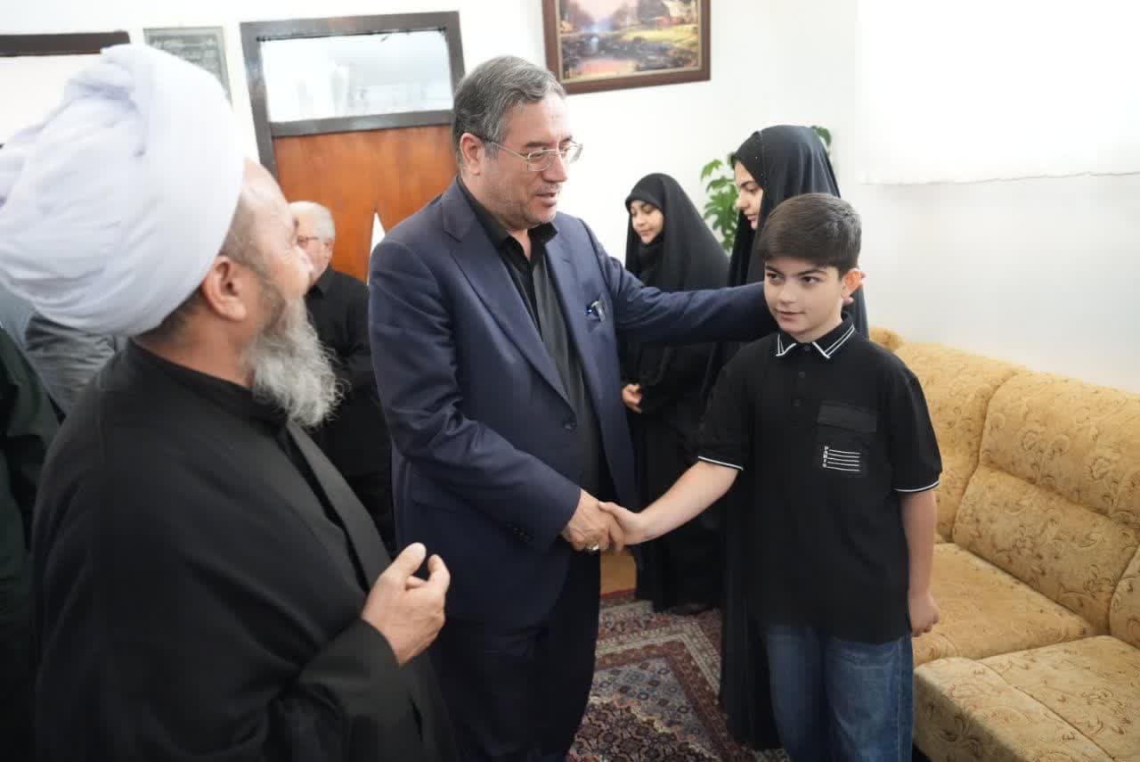 دیدار استاندار آذربایجانغربی با خانواده معزز شهید مصطفی خدایی + تصاویر