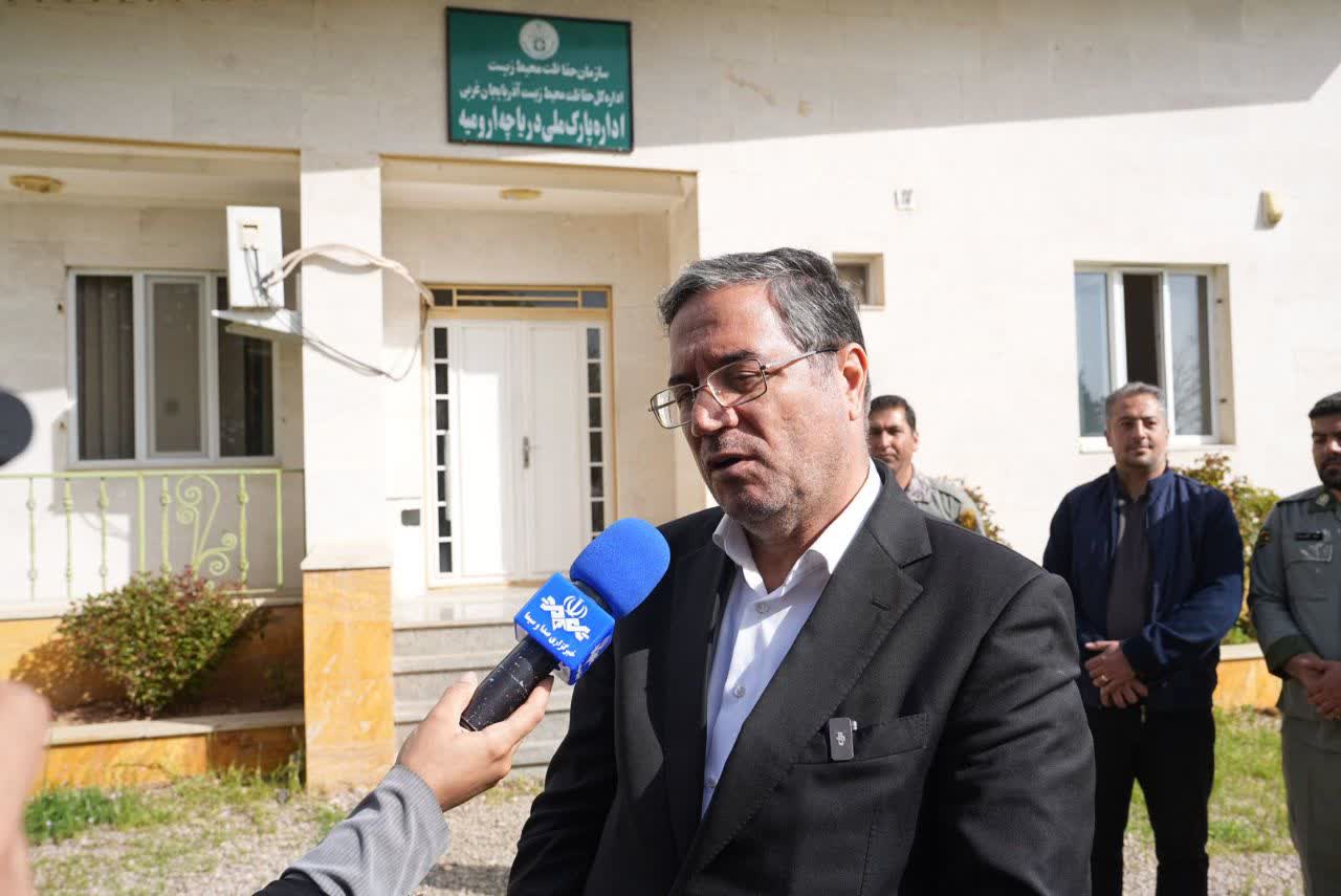 بازدید معاون رئیس‌جمهور و استاندار آذربایجان‌غربی از مجتمع تحقیقاتی رشکان + تصاویر