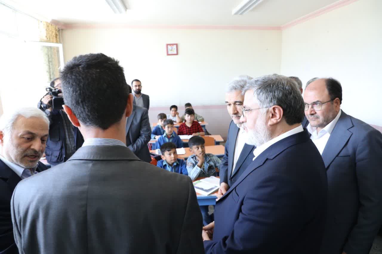 آلبوم تصویری / حضور استاندار آذربایجانغربی در جمع معلمان مدرسه شهید عبدیلی