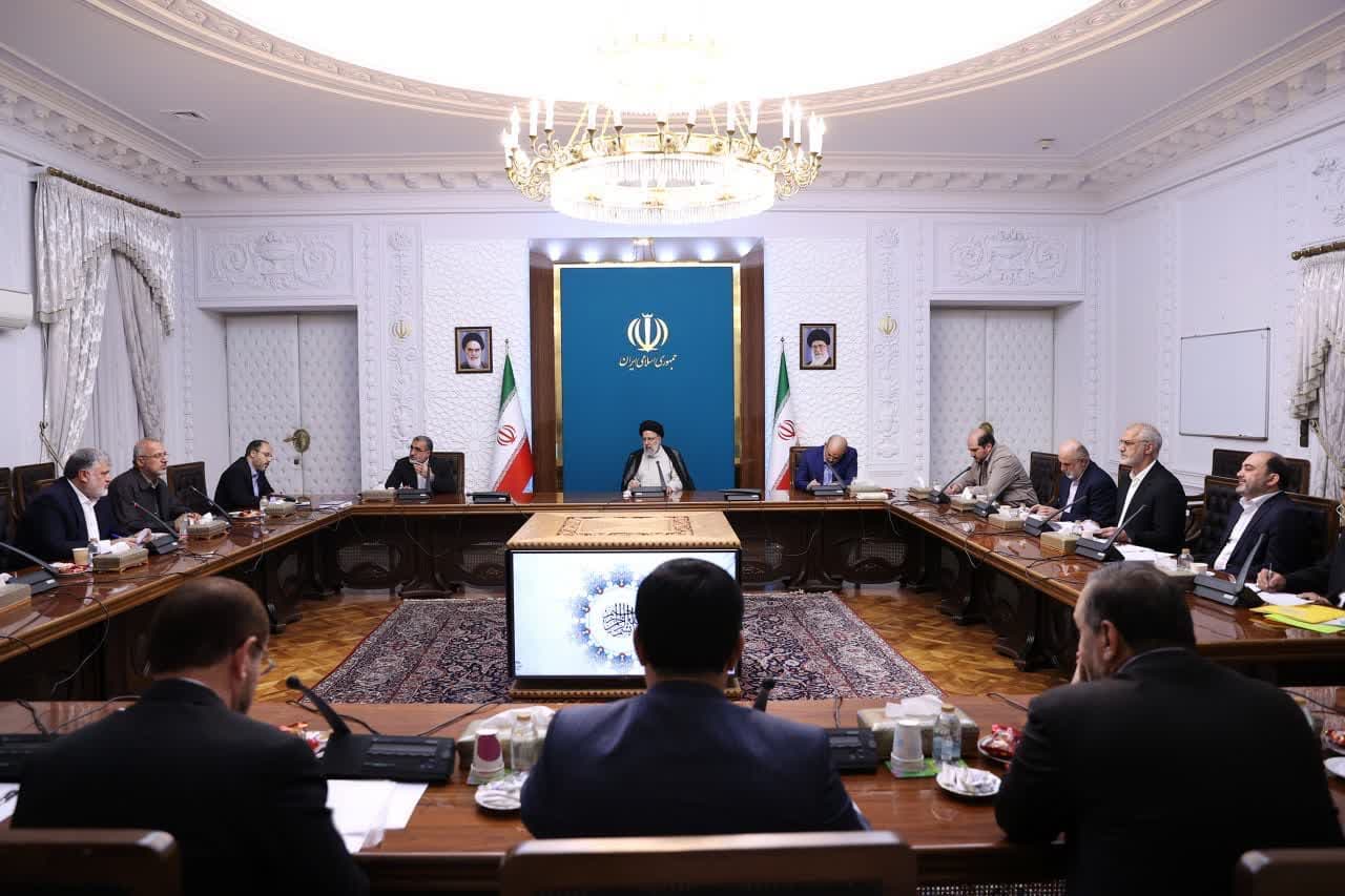 ایجاد کارگروهی برای بررسی تمرکززدایی و چگونگی واگذاری برخی اختیارات لازم به استانداران / صدور دستورات لازم برای تسریع در رفع موانع مولدسازی و تعیین تکلیف منابع خارج از اختیار استانداران